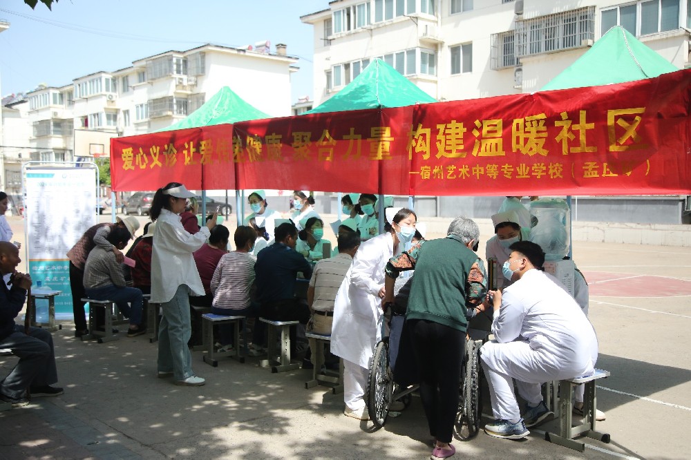 5·12 护士节，护理专业学生社区义诊活动现场